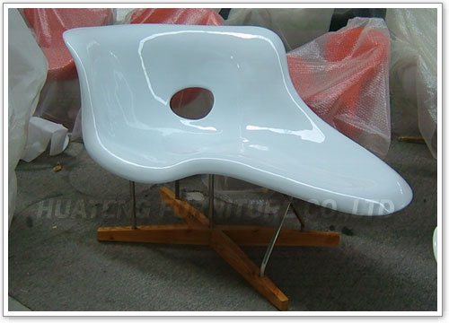 Eames La Chaise