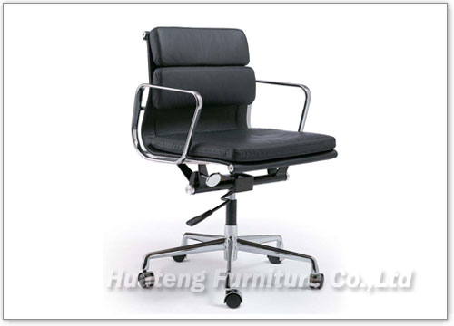 Vitra Eames Soft Pad chair